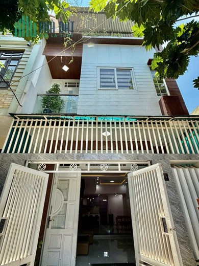 Bán Nhà Mặt Tiền- Khu Du Lich - Giá Rẻ