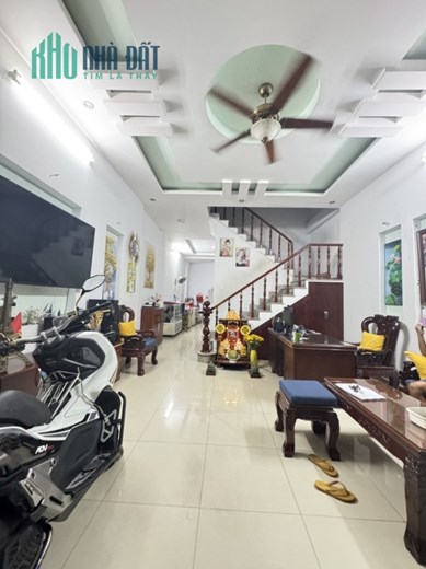 Bán nhà 80m2, 3PN, 3WC, Q.9, 6.8 tỷ, sổ hồng