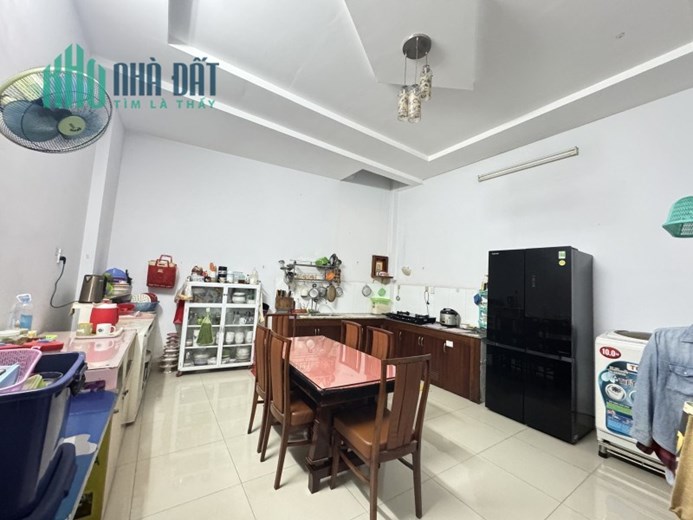 Bán nhà 80m2, 3PN, 3WC, Q.9, 6.8 tỷ, sổ hồng