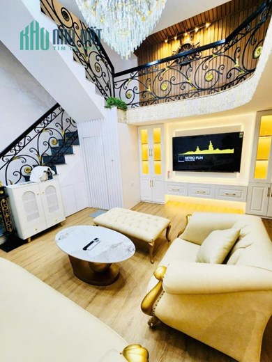 Hiếm! 
Bán nhà 5 tỷ, ô tô đỗ cửa, Phố Đặng Tiến Đông, Zalo 0911911021