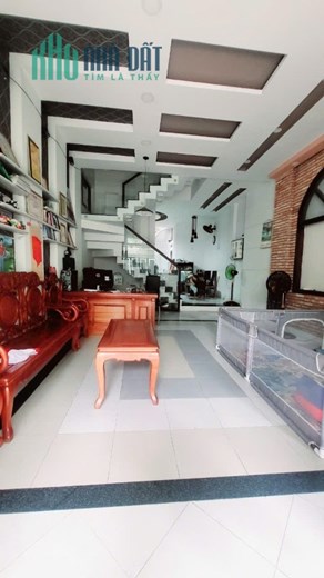 Bán nhà 100m² 3 tầng, 5PN, 4WC, Linh Tây, Thủ Đức - 8.2 tỷ