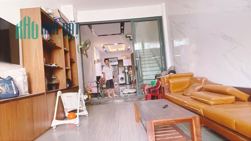 Bán nhà 3 tầng, 70m², 4PN, 4WC, 8.9 tỷ, Trường Thọ, Thủ Đức