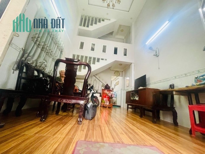 Bán nhà 4 tầng, 142m², 4PN, 3WC, Linh Xuân, Thủ Đức - 4.95 tỷ