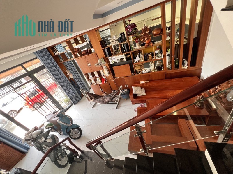 Bán nhà 60m², 4PN, 3WC, Linh Xuân, Thủ Đức, 5.2 tỷ, sổ hồng
