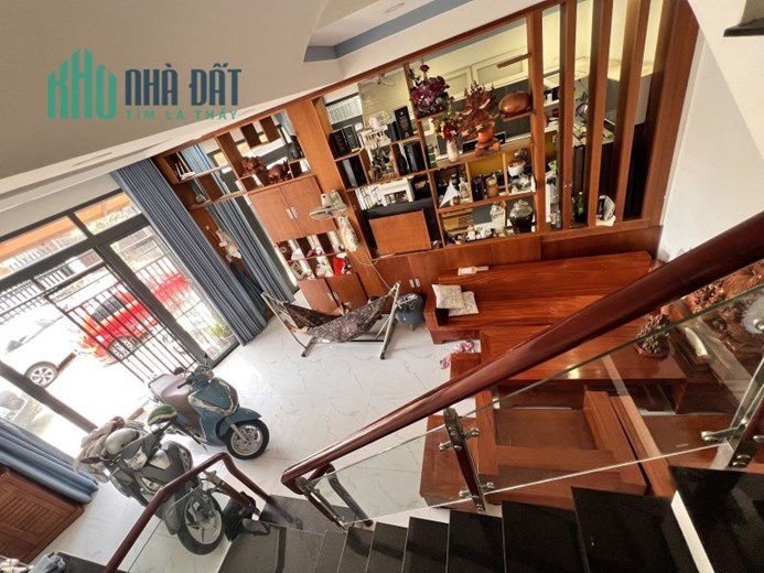 Bán nhà 60m², 4PN, 3WC, Linh Xuân, Thủ Đức, 5.2 tỷ, sổ hồng