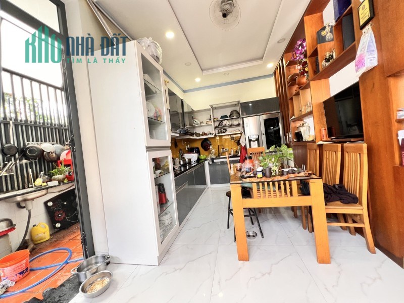 Bán nhà 60m², 4PN, 3WC, Linh Xuân, Thủ Đức, 5.2 tỷ, sổ hồng