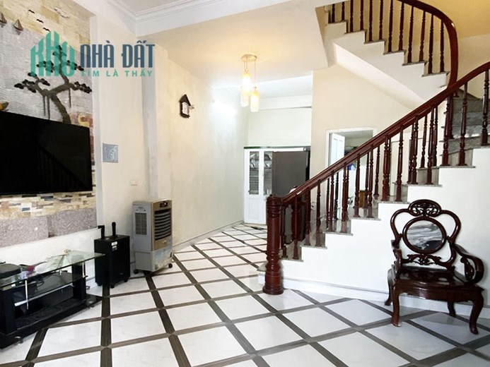 BÁN Nhà 2 tầng Lạc Long Quân  – gần Hồ Tây GIÁ 10TY DT 45m2 LH 083.2865.116