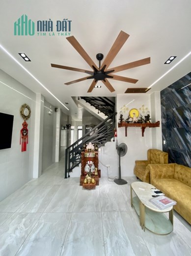 Bán nhà 80m², 5PN, 5WC, 4 tầng, Q.9, 7.4 tỷ, sổ hồng