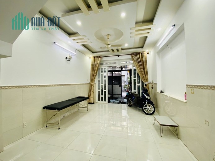 NHÀ CHÍNH CHỦ CẦN BÁN GẤP GIẢM CHÀO 300tr—> GIÁ CÒN 5.5 TỶ- 2 TẦNG - 54M2 (4X13.3) HẺM NHỰA XE HƠI,