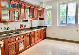 HOMESTAY ĐẸP, NGÕ NÔNG SÂN THOÁNG – 6 tầng ngõ 108 Ngọc Hà 23m chỉ 5.9 tỷ - SĐCC VUÔNG