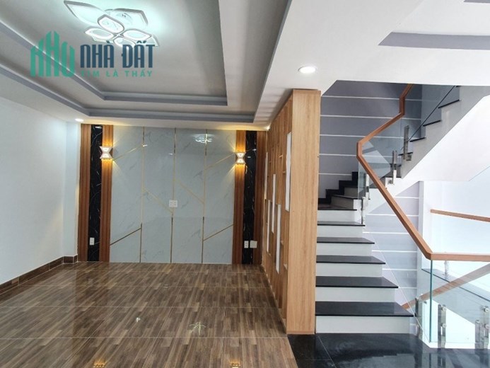 Bán nhà mặt phố Võ Văn Hát, Q.9, 60m², 4 tầng, 6.1 tỷ, sổ hồng