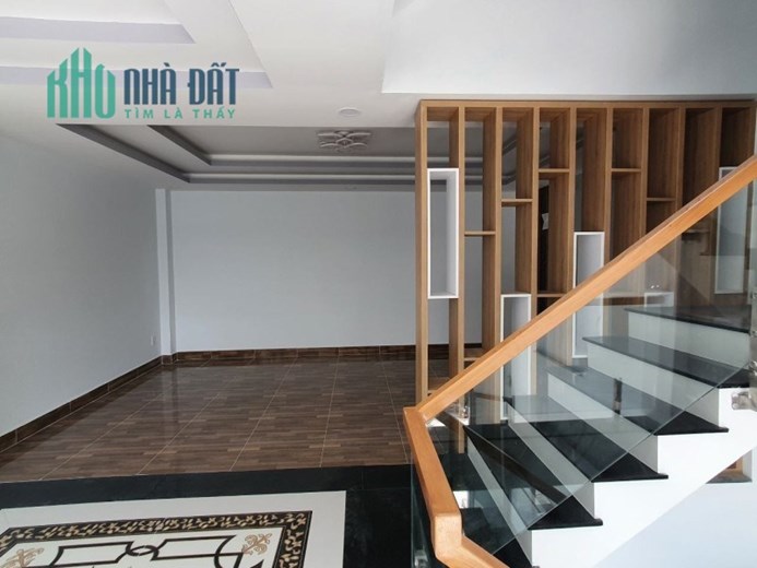 Bán nhà mặt phố Võ Văn Hát, Q.9, 60m², 4 tầng, 6.1 tỷ, sổ hồng