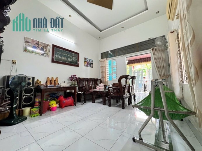 Bán nhà 130m², 2 tầng, 3PN, 2WC, Tân Phú, Thủ Đức - 4.4 tỷ