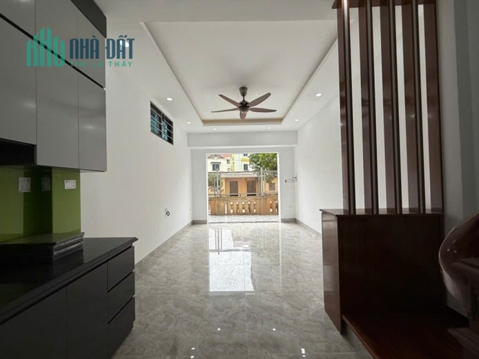 Bán gấp Nhà An Trai, 30.4m, 5 tầng , nội thất xịn, ô tô đỗ cổng, View hồ thoáng mát