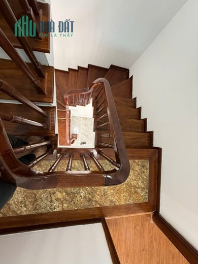 Bán gấp Nhà An Trai, 30.4m, 5 tầng , nội thất xịn, ô tô đỗ cổng, View hồ thoáng mát