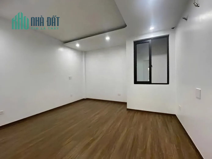 Siêu phẩm Hoàng Cầu, Đống Đa, 7 tầng thang máy mới xây, ô tô đỗ cửa, ngay sát phố