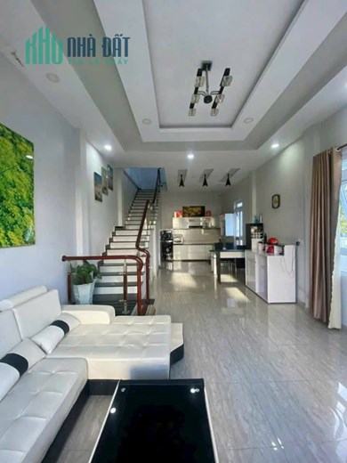 BÁN VILLA ĐỒI THÔNG TIN PHƯỜNG 8 ĐÀ LẠT - Ô TÔ ĐẬU TRONG SÂN  - 9.5 TỶ
