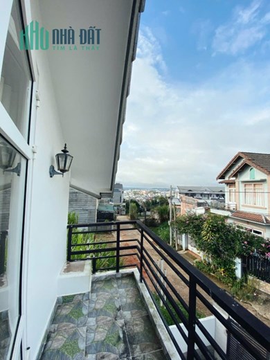 BÁN VILLA ĐỒI THÔNG TIN PHƯỜNG 8 ĐÀ LẠT - Ô TÔ ĐẬU TRONG SÂN  - 9.5 TỶ
