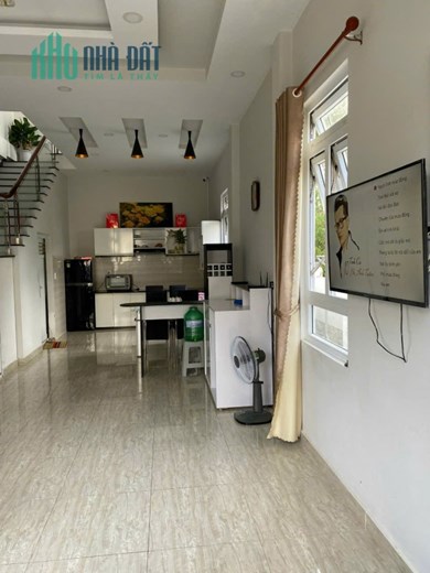 BÁN VILLA ĐỒI THÔNG TIN PHƯỜNG 8 ĐÀ LẠT - Ô TÔ ĐẬU TRONG SÂN  - 9.5 TỶ