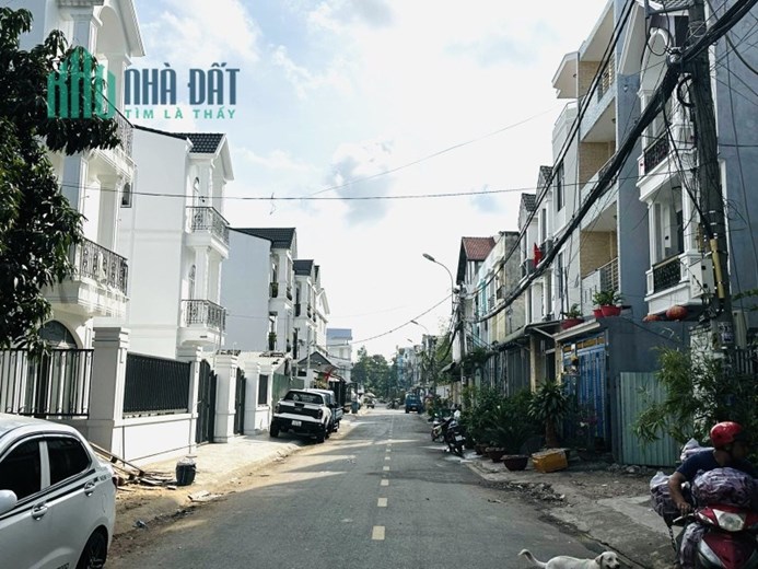 Bán nhà mặt phố Bình Chiểu, Thủ Đức, 105m², 6.7 tỷ, 3 tầng, 4PN, 5WC