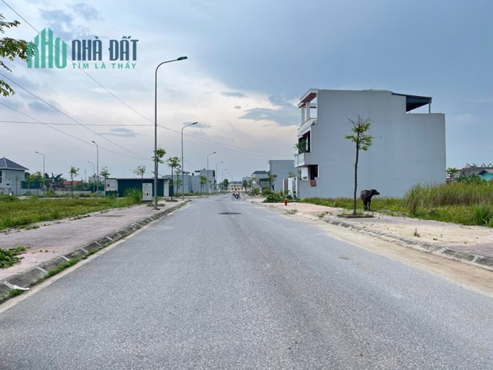 Cần bán gấp đất ngay TT  thị xã Nghi Sơn, Thanh Hóa, DT 108m2 đường 15.5m  giá chỉ 1 Tỷ.