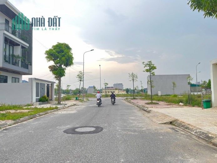 Cần bán gấp đất ngay TT  thị xã Nghi Sơn, Thanh Hóa, DT 108m2 đường 15.5m  giá chỉ 1 Tỷ.