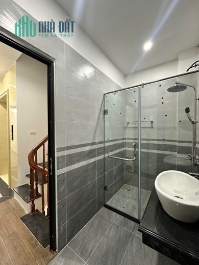 5 tầng mới xây trung tâm quận Đống Đa, cách ô tô tránh 20m, cách mặt phố 70m, hơn 10 tỷ