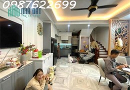 BÁN NHÀ XUÂN THỦY - CẦU GIẤY- TẶNG FULL NỘI THẤT - GẦN PHỐ, GẦN TRƯỜNG, CHỢ, TTTM, NHỈNH 10 TỶ