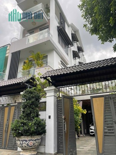BÁN GẤPBIỆT THỰ XANH GIỮA LÒNG THÀNH PHỐ-GARA XE HƠI - CÔNG VIÊN TRƯỚC NHÀ - 4 TẦNG - 146M2 (8❌18)