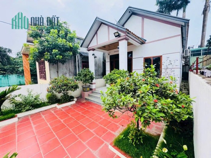 Bán đất tặng nhà tại Đông Yên. 165m full thổ cư