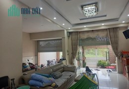 Bán nhà mặt phố Q.9, 140m², 3 tầng, 4PN, 9.35  tỷ, sổ hồng