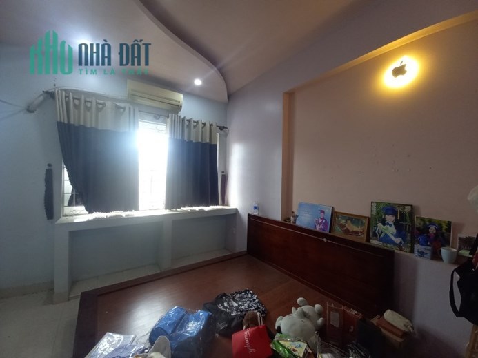 Bán nhà mặt phố Q.9, 140m², 3 tầng, 4PN, 9.35  tỷ, sổ hồng