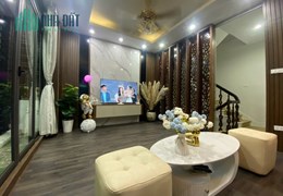 NHÀ ĐẸP Ở XUÂN THỦY -PHÂN LÔ - Ô TÔ - LÔ GÓC 2 MẶT NGÕ - 2 THOÁNG - VEW ĐH BÁO CHÍ TUYÊN TRUYỀN -