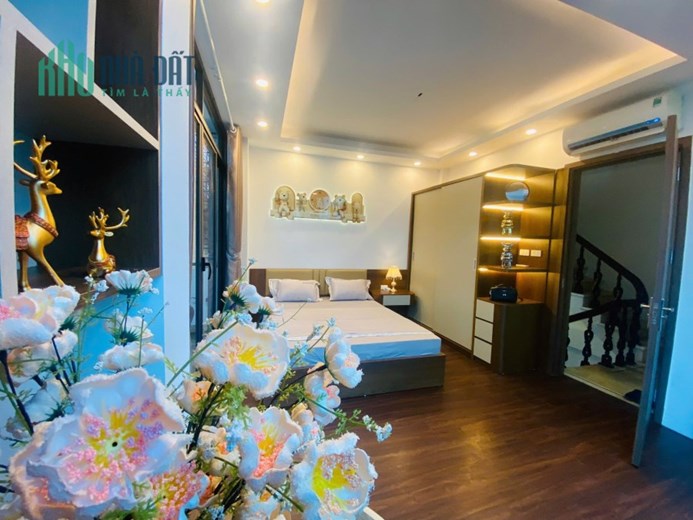 NHÀ ĐẸP Ở XUÂN THỦY -PHÂN LÔ - Ô TÔ - LÔ GÓC 2 MẶT NGÕ - 2 THOÁNG - VEW ĐH BÁO CHÍ TUYÊN TRUYỀN -