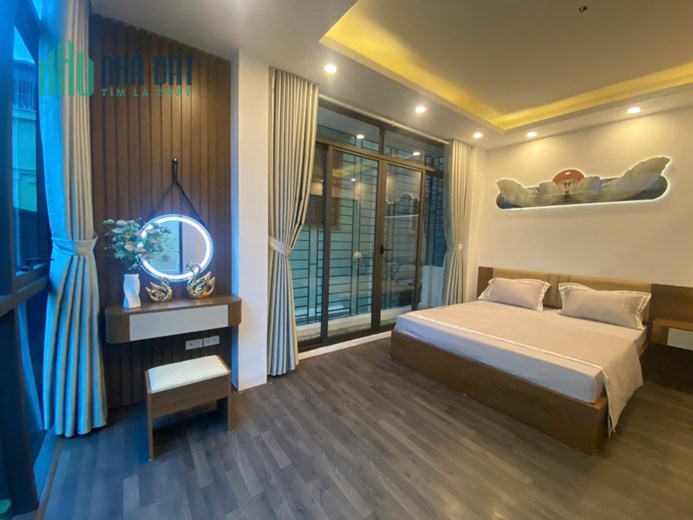 NHÀ ĐẸP Ở XUÂN THỦY -PHÂN LÔ - Ô TÔ - LÔ GÓC 2 MẶT NGÕ - 2 THOÁNG - VEW ĐH BÁO CHÍ TUYÊN TRUYỀN -