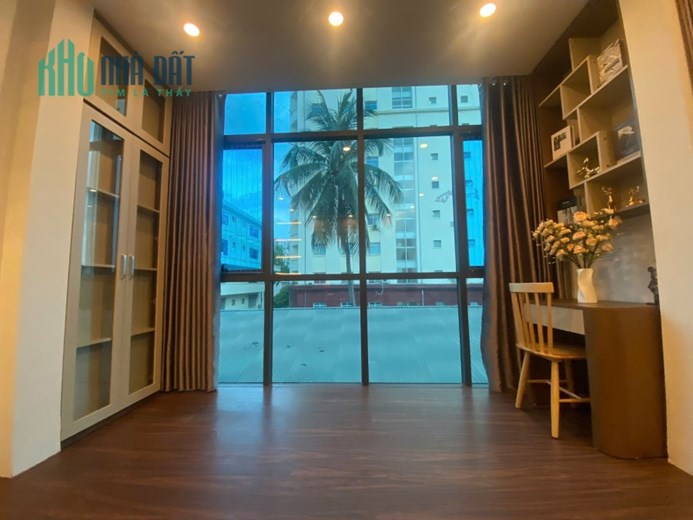 NHÀ ĐẸP Ở XUÂN THỦY -PHÂN LÔ - Ô TÔ - LÔ GÓC 2 MẶT NGÕ - 2 THOÁNG - VEW ĐH BÁO CHÍ TUYÊN TRUYỀN -