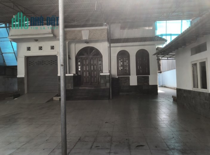 Cho thuê biệt thự, nhà kho diện tích 845m2, ngã tư Ga Quận 12