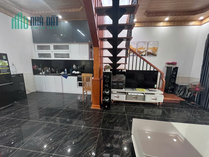 CHO THUÊ NHÀ HẺM Ô TÔ ĐƯỜNG 3 THÁNG TƯ P3 ĐÀ LẠT - 3PN FULL NỘI THẤT, SÂN ĐẬU XE