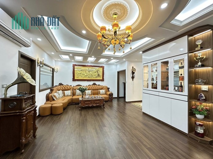 Bán chung cư CT4 - Vimeco Nguyễn Chánh, 130m2, 3PN, giá hơn 10.5 tỷ. 0975118822.