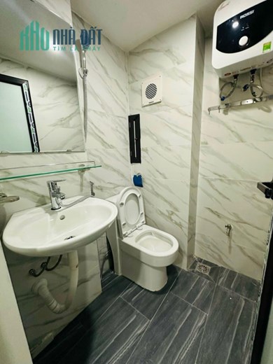 TRUNG TÂM CỦA SINH VIÊN VÀ NHIỀU TRƯỜNG ĐH LỚN - TOÀ CHDV HỒ TÙNG MẬU  6 TẦNG THANG MÁY - 20P KHÉP