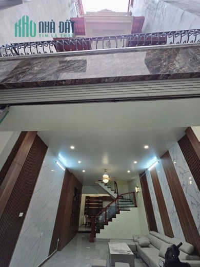 TRUNG TÂM CẦU GIẤY -72M2 -DÂN XÂY CHẮC CHẮN ĐẸP -VÀI BƯỚC RA PHỐ -FULL NỘI THẤT -SẴN Ở