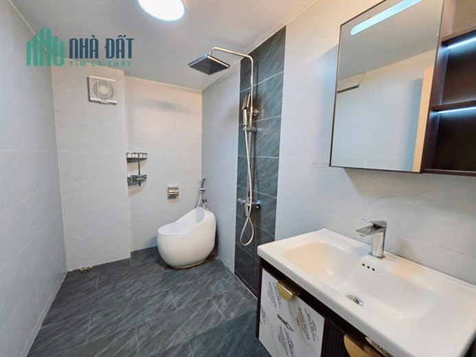 TRUNG TÂM CẦU GIẤY -72M2 -DÂN XÂY CHẮC CHẮN ĐẸP -VÀI BƯỚC RA PHỐ -FULL NỘI THẤT -SẴN Ở