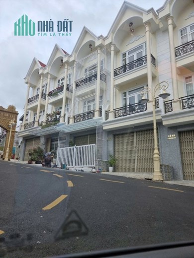 CẦN BÁN GÂP NHÀ KHU NGHỈ DƯỠNG GOLDEN Hills Phường 4 Đà Lạt