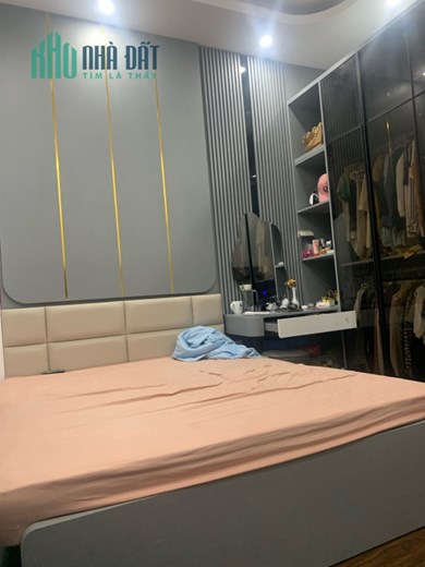 Bán gấp nhà riêng Hoàng Mai 32M2,10M ra ngõ oto, tặng full nội thất