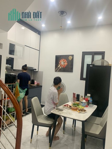 Bán gấp nhà riêng Hoàng Mai 32M2,10M ra ngõ oto, tặng full nội thất