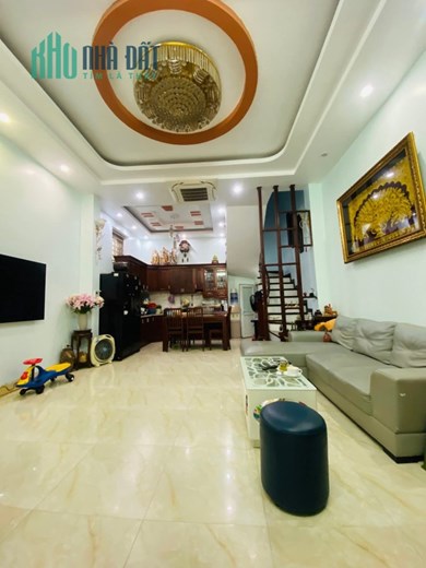 BÁN NHÀ CẦU GIẤY -LÔ GÓC - MẶT NGÕ KINH DAONH - ÔT Ô ĐỐ CỬA