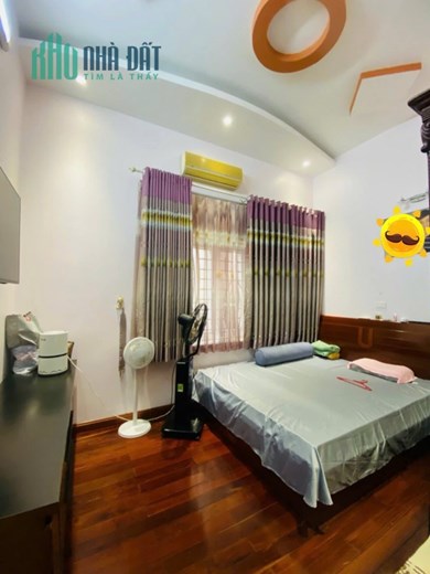 BÁN NHÀ CẦU GIẤY -LÔ GÓC - MẶT NGÕ KINH DAONH - ÔT Ô ĐỐ CỬA