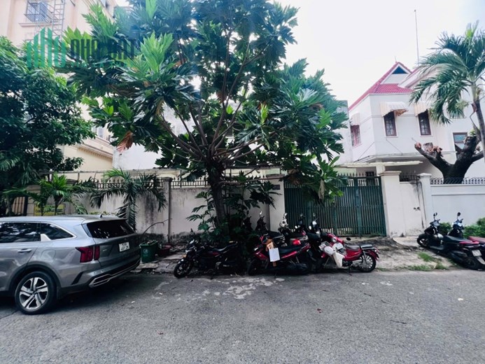 BÁN ĐẤT VÀ NHÀ CẤP 4 NGUYỄN VĂN HƯỞNG – THẢO ĐIỀN – VỊ TRÍ ĐẸP NGAY TRƯỜNG BIS