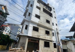 Nhà lô góc mặt phố ở Di Trạch, 9,8 tỷ, 38m2, kinh doanh tốt, đường 3 ô tô tránh,