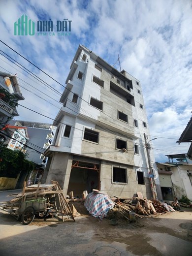 Nhà lô góc mặt phố ở Di Trạch, 9,8 tỷ, 38m2, kinh doanh tốt, đường 3 ô tô tránh,